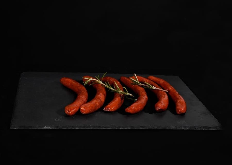 Merguez Bratwurst, fertig zum Grillen